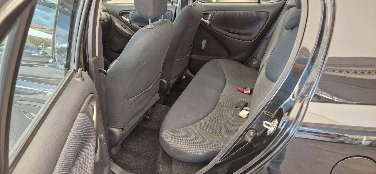 Toyota Yaris 1.4 D 75cv 5 porte Sol
