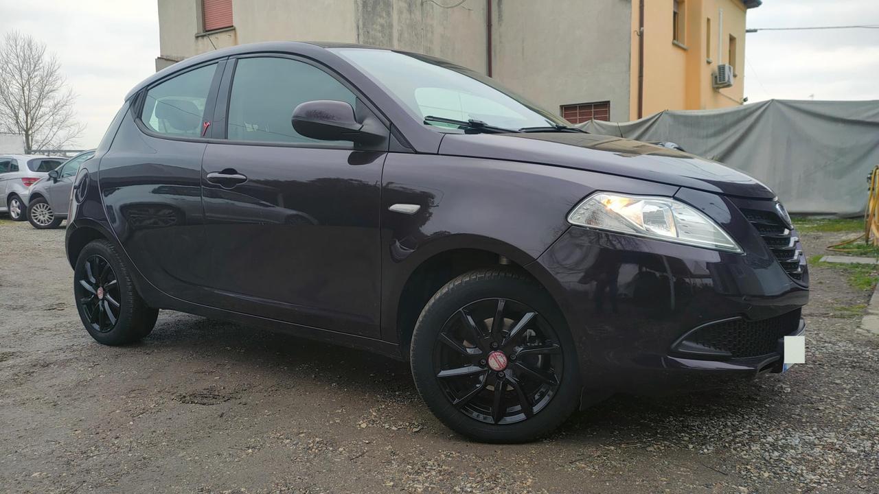 Lancia Ypsilon 5 Porte Ypsilon 1.2 8v Elefantino ecochic Gpl 69cv