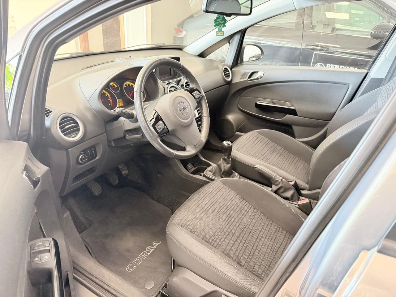 Opel Corsa 1.4 16V 5 porte Edition