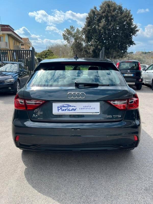 Audi A1 25 1.0 tfsi Admired