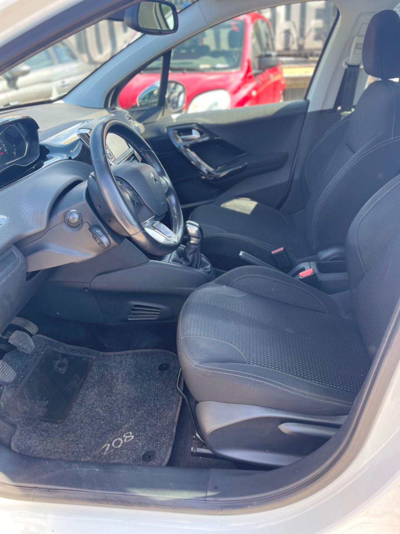 Peugeot 208 PureTech 82 5 porte Allure