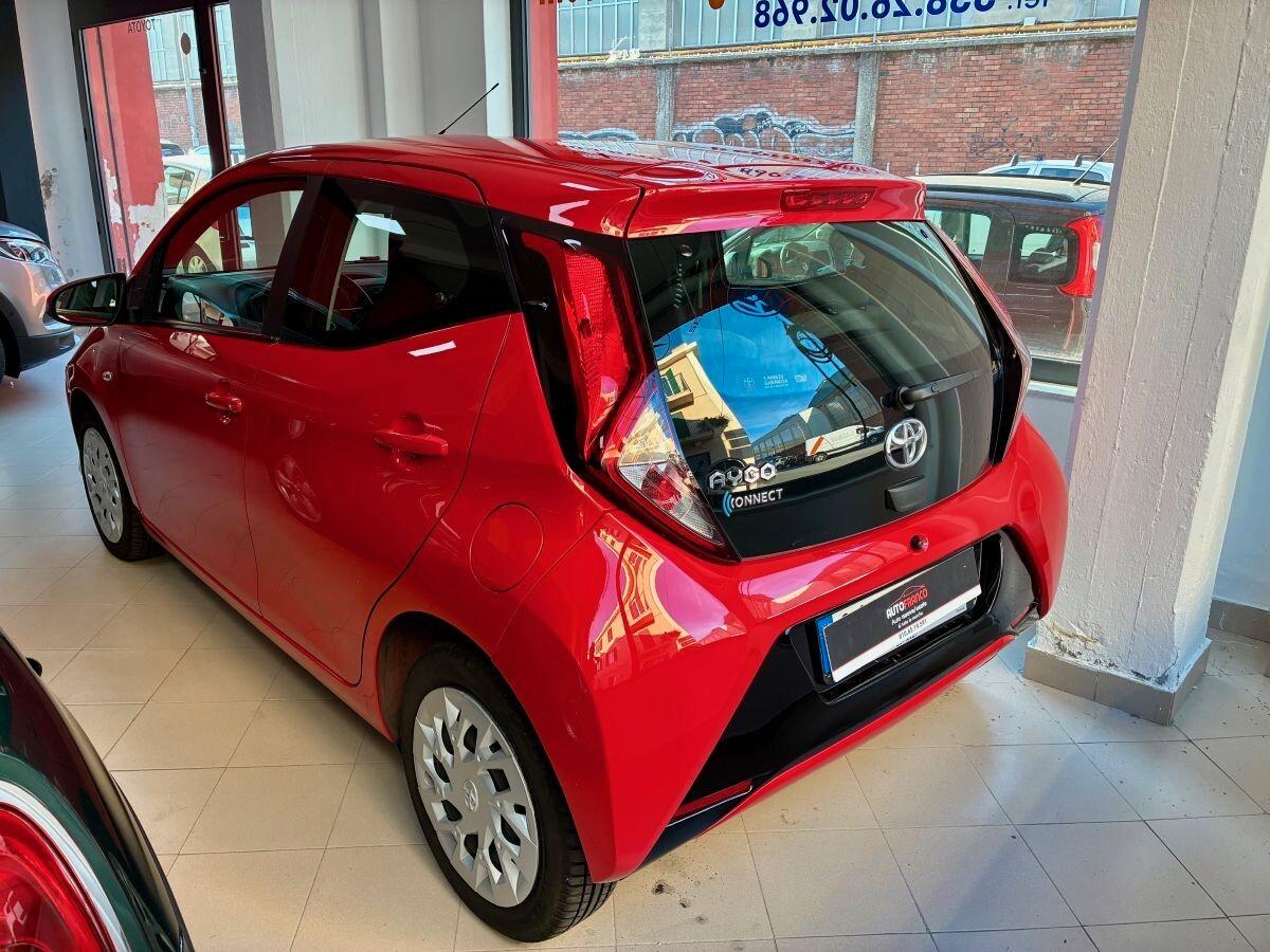 Toyota Aygo Connect 1.0 VVT-i 72 CV 5 porte x-clusiv red style