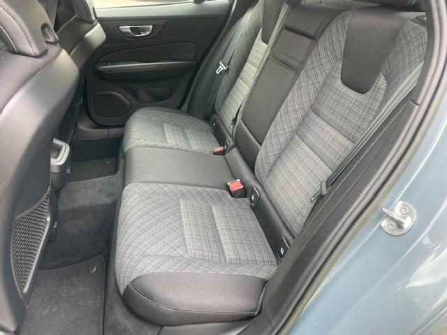 Volvo V60 B4 (d) Geartronic Momentum Business Pro Garanzia 24M