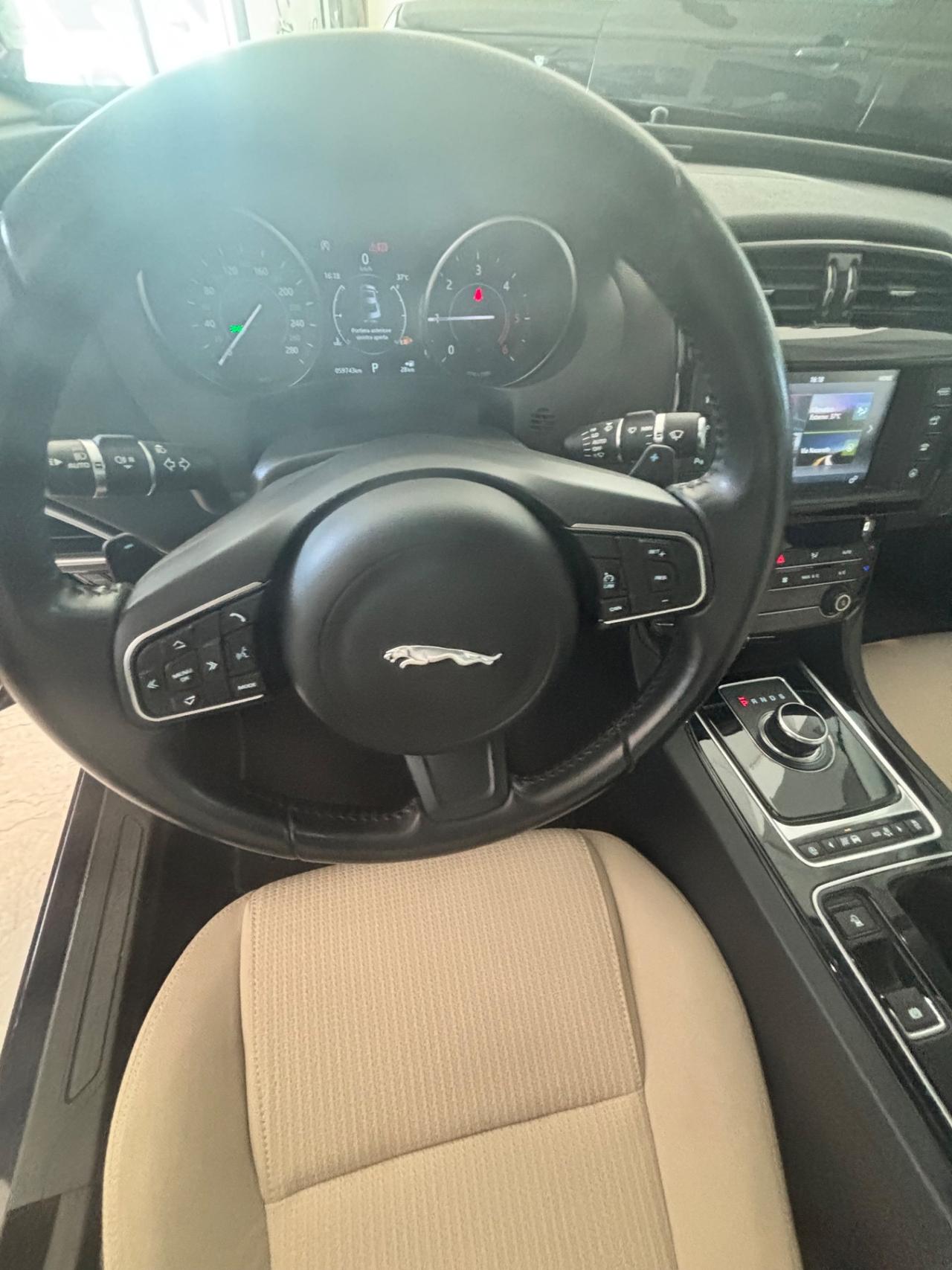 Jaguar XE 2.0 D Turbo 180CV Prestige