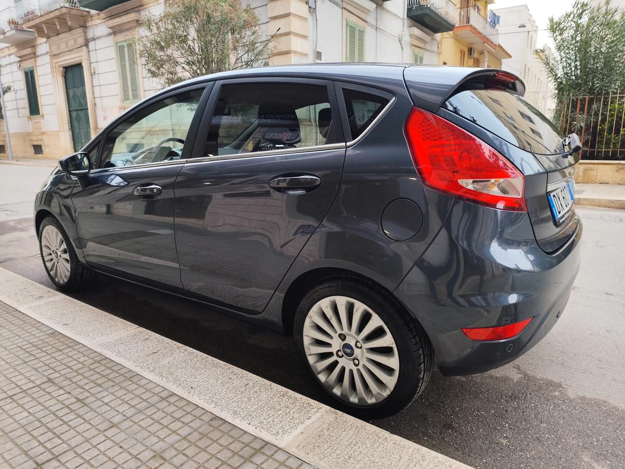 Ford Fiesta 1.4 5 porte Bz.- GPL Titanium