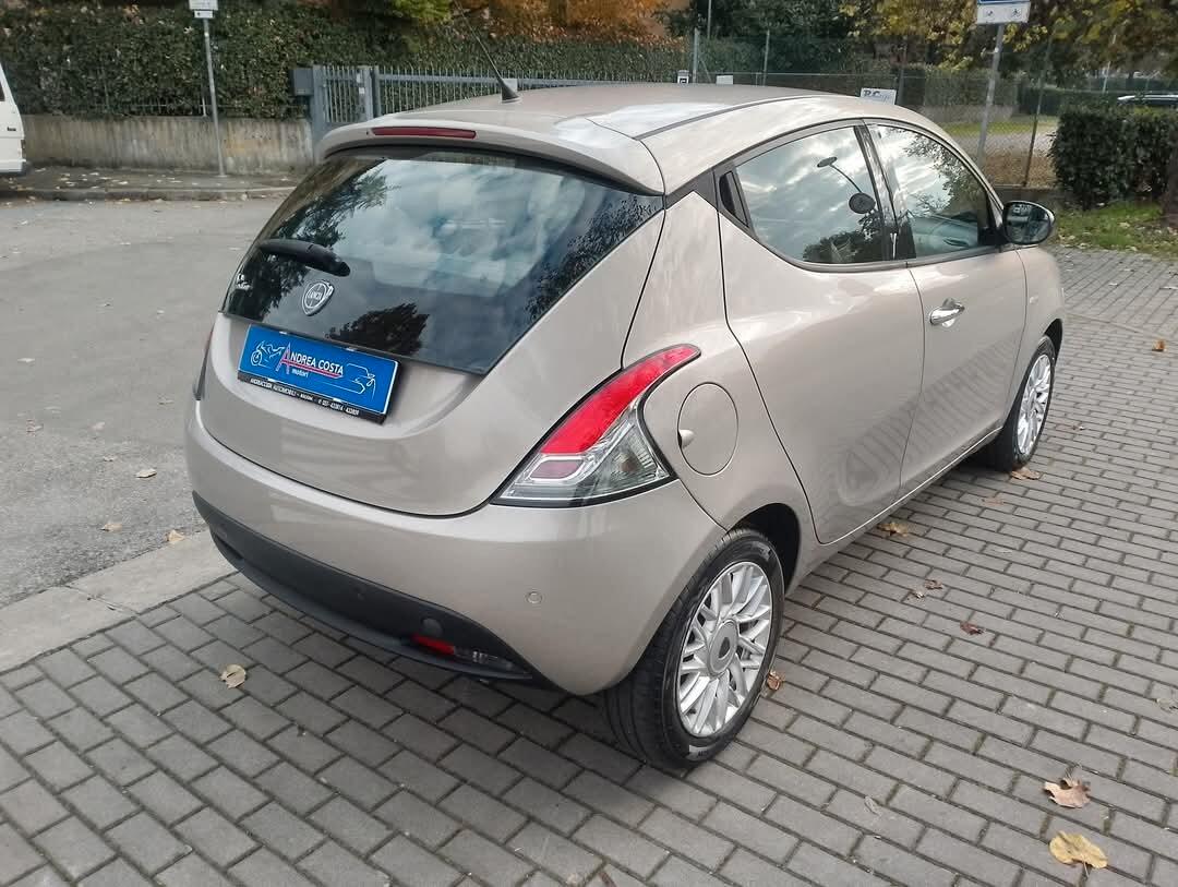 Lancia Ypsilon 1.2 69 CV 5 porte Platinum