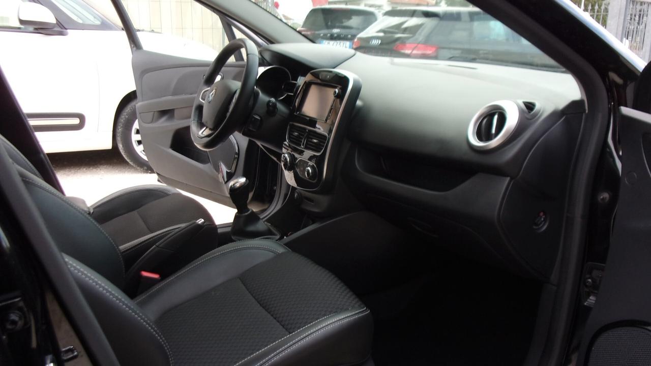 Renault Clio TCe 12V 90 CV 5 porte Moschino Intens