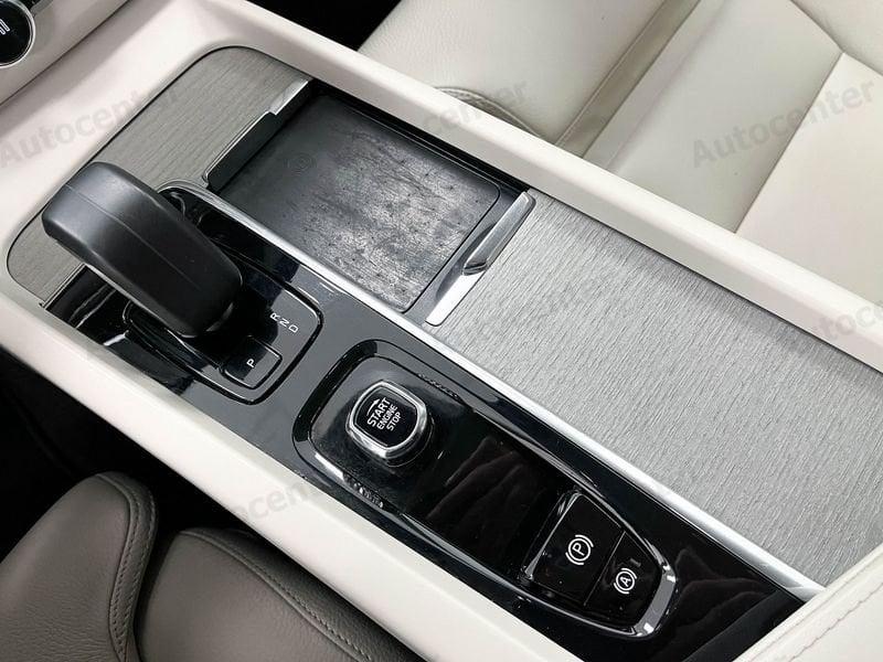 Volvo XC60 XC60 B4 (d) 197CV AUT AWD PLUS DARK