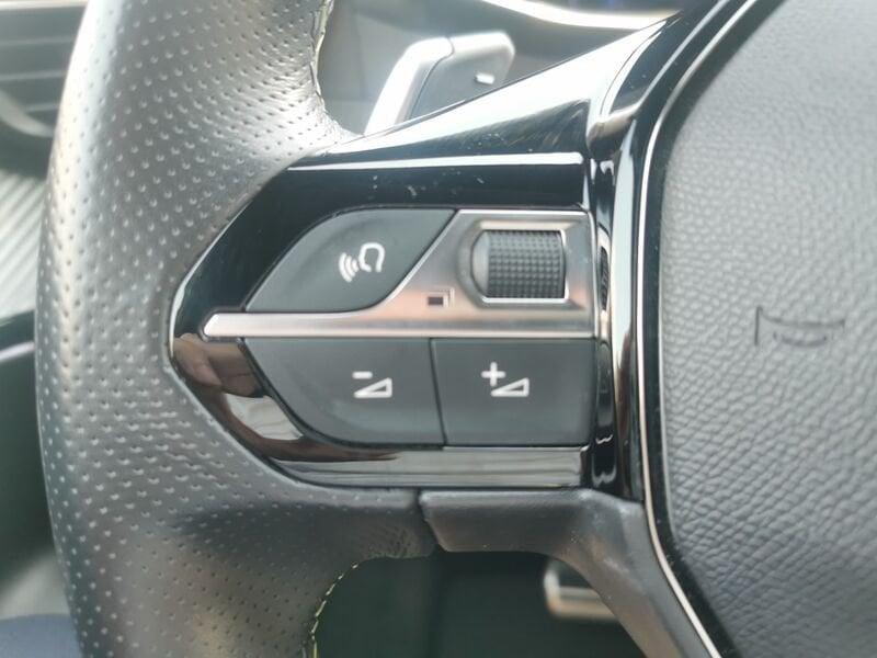 Peugeot 2008 Hybrid 136 e-DCS6 GT auto