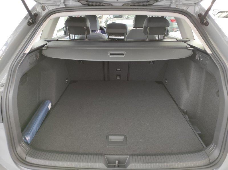 VOLKSWAGEN Golf 8ª serie - Golf Variant 1.0 eTSI EVO DSG Life