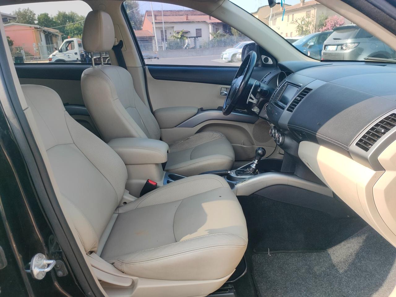 Mitsubishi Outlander 2.2 DI-D TC-SST Instyle DPF 7p