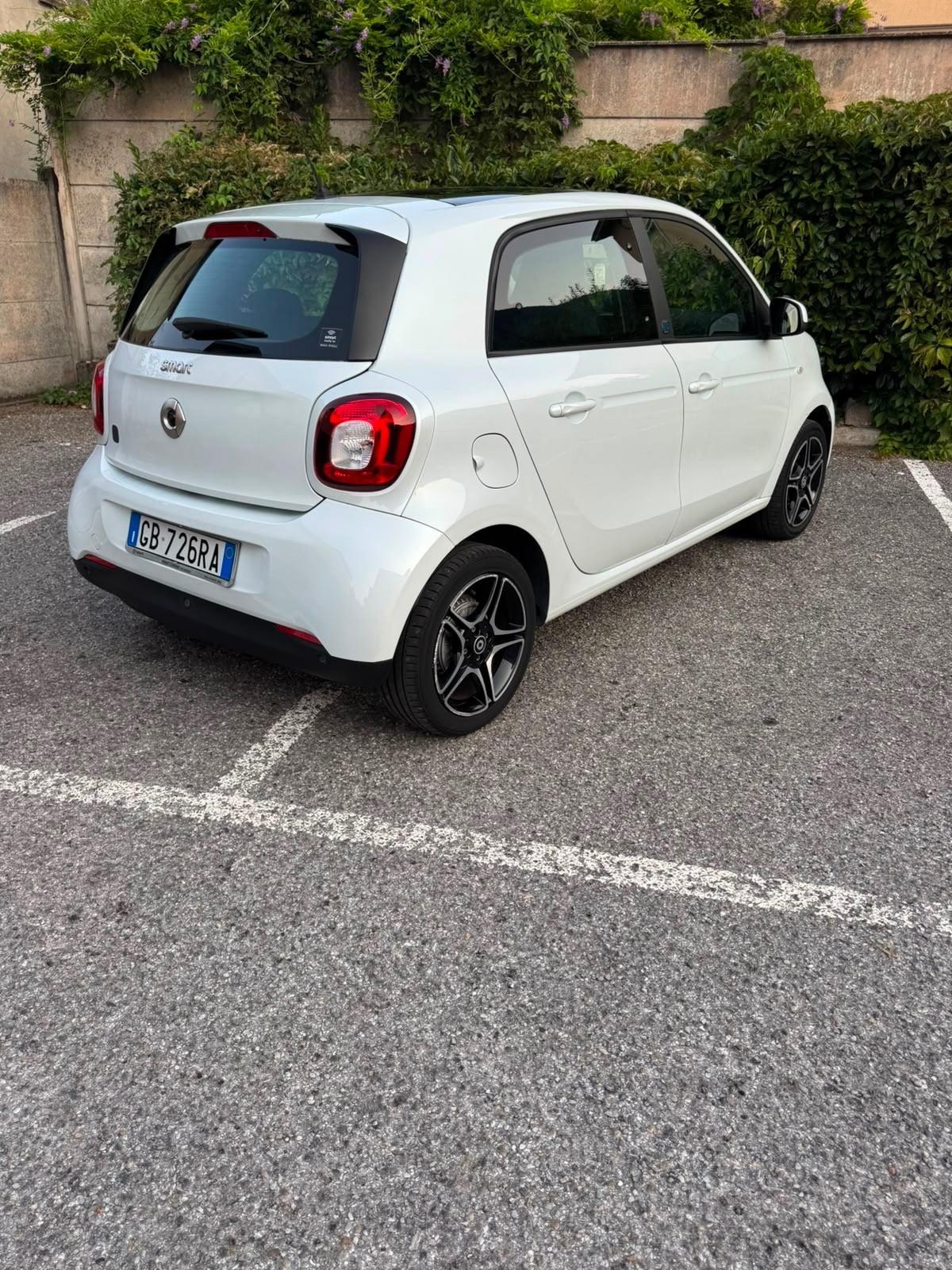 Smart ForFour EQ Pulse