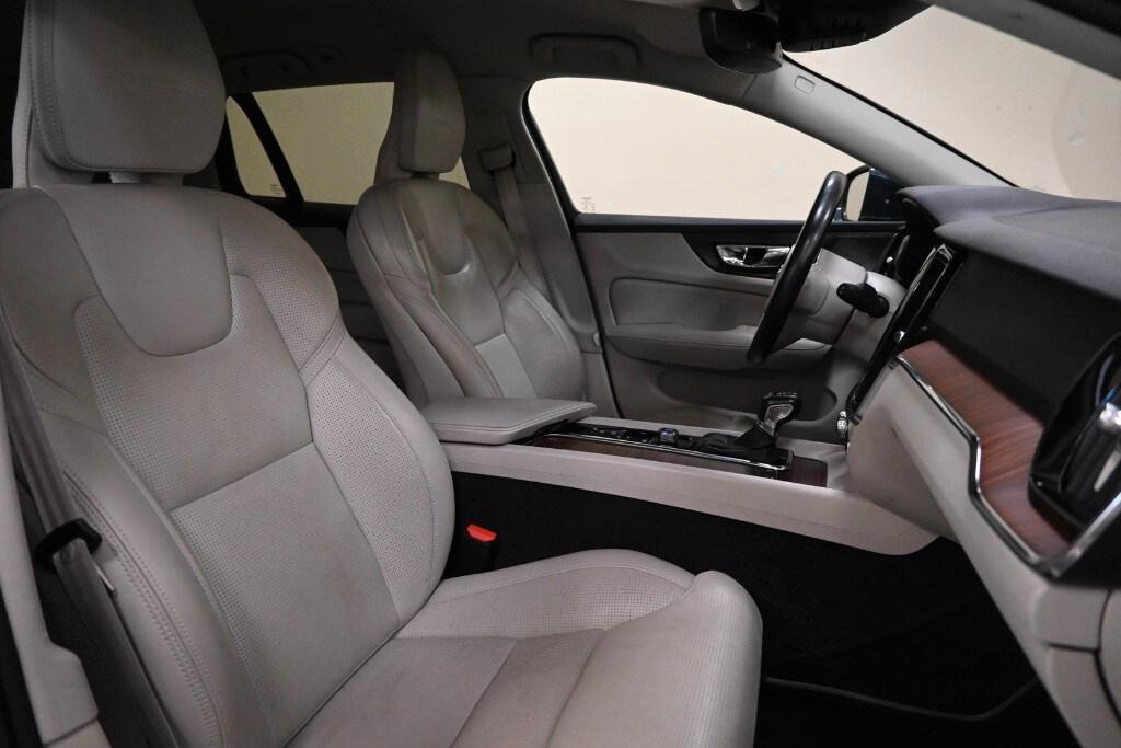 VOLVO V60 (2018-->) V60 D4 Geartronic Inscription