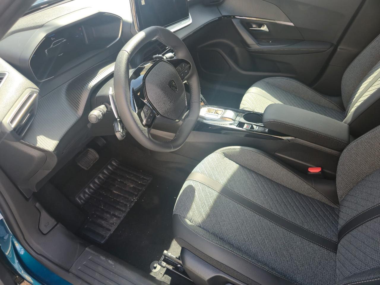 Peugeot 2008 PureTech 130 S&S EAT8 Allure Paxck