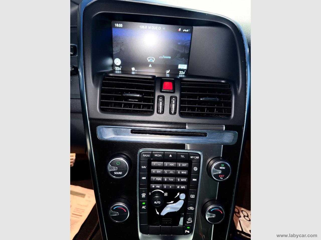 VOLVO XC60 D5 AWD Geartronic R-design Momentum