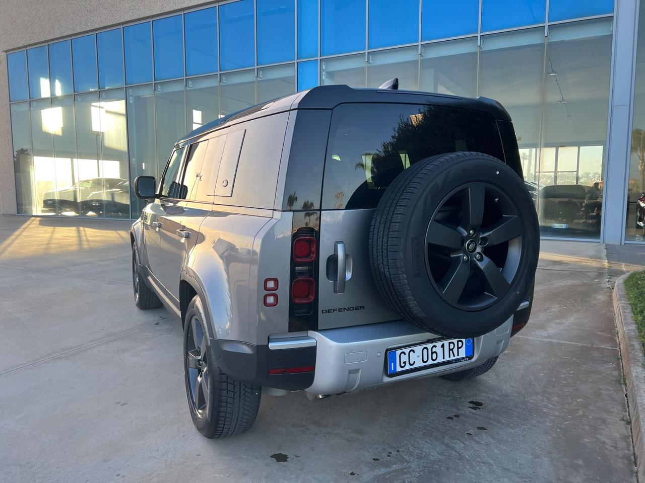 Land Rover Defender 2.0d SE awd Anticipo €11.900 noleggio noscoring