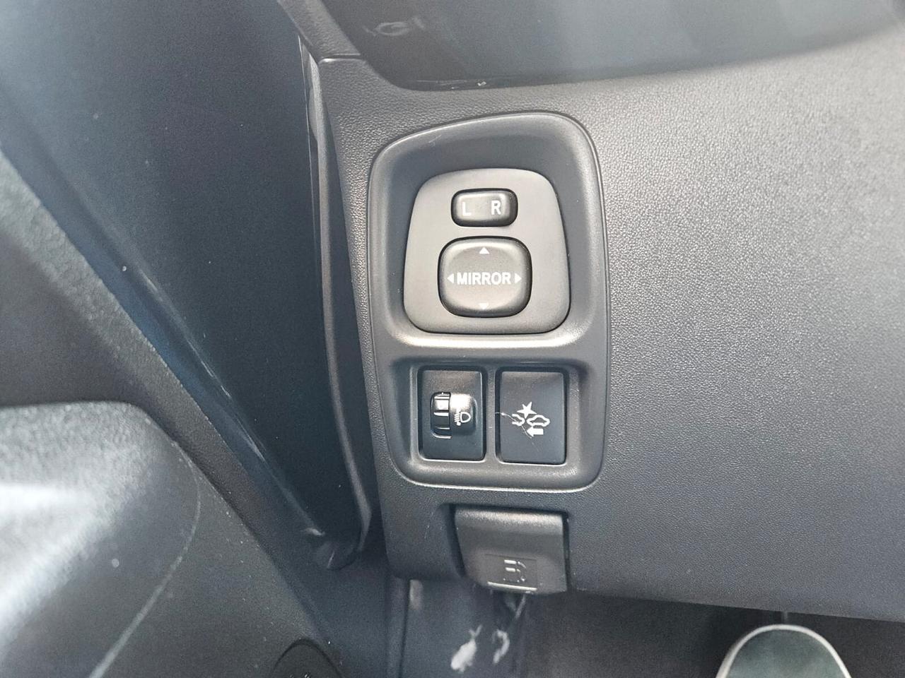 Toyota Aygo 1.0 VVT-i 69 CV 5 porte x-play TSS