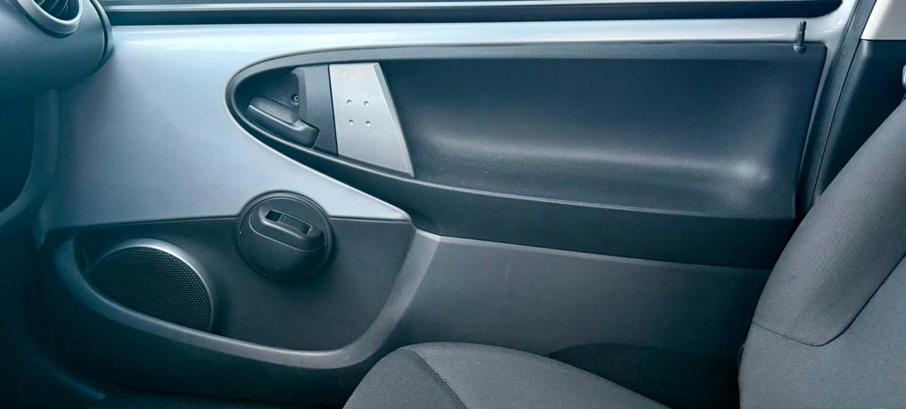 Toyota Aygo 1.0 (UNICOPROPRIETARIO)12V VVT-i 3 porte Now Connect