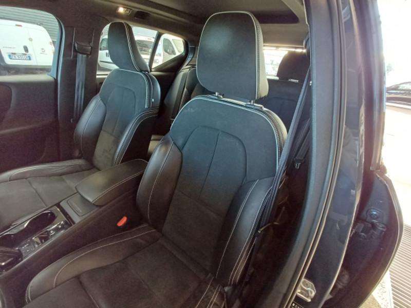 VOLVO XC40 B4 AWD automatico R-Design