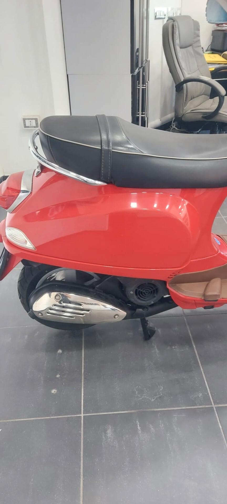 Piaggio Vespa 125 LX BASE
