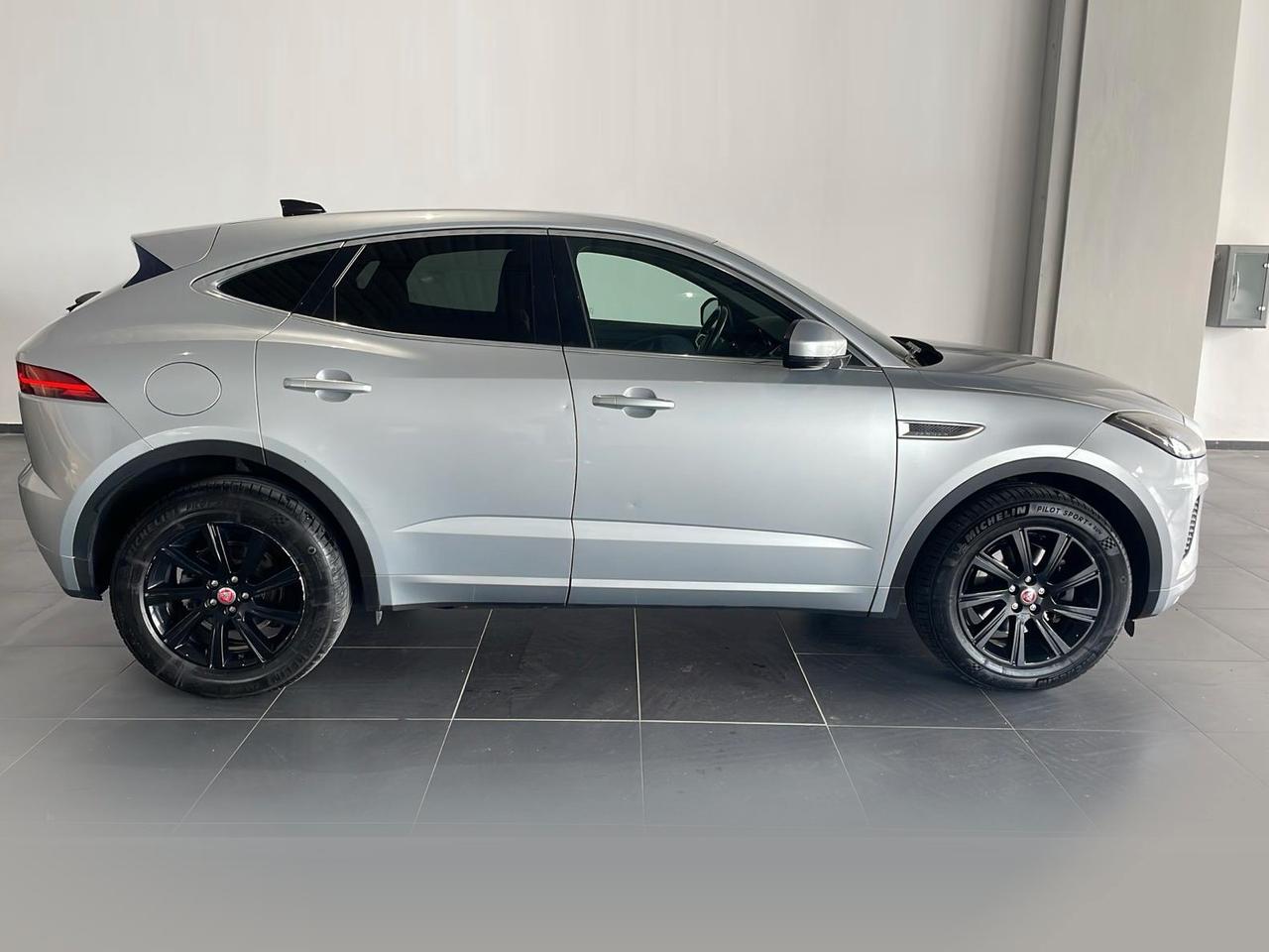 JAGUAR E-Pace 2017 - E-Pace 2.0d i4 R-Dynamic awd 180cv auto my19