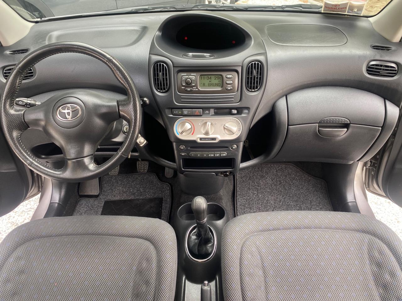 Toyota Yaris Verso 1.3i 16V cat Sol '03 NEOPATENTATI!!!