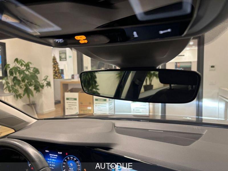 Volkswagen Golf VIII 2020 1.0 tsi evo Life 110cv