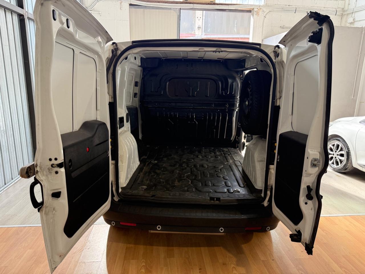 Fiat dobló 1.4 benzina/metano 3 posti