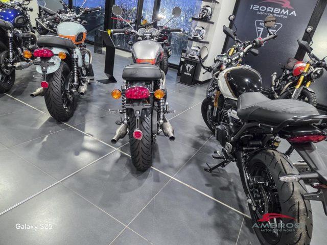 TRIUMPH Bonneville Bobber T100 (MY21)