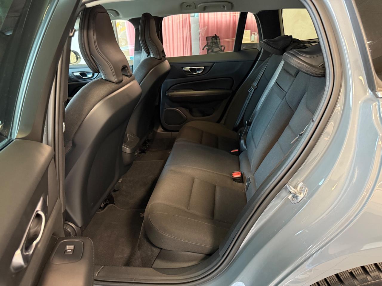 Volvo V60 B4 (d) Geartronic Momentum Business Pro