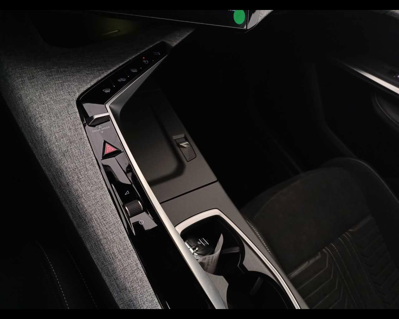 PEUGEOT Nuovo 5008 Hybrid 136 e-DCS6 GT