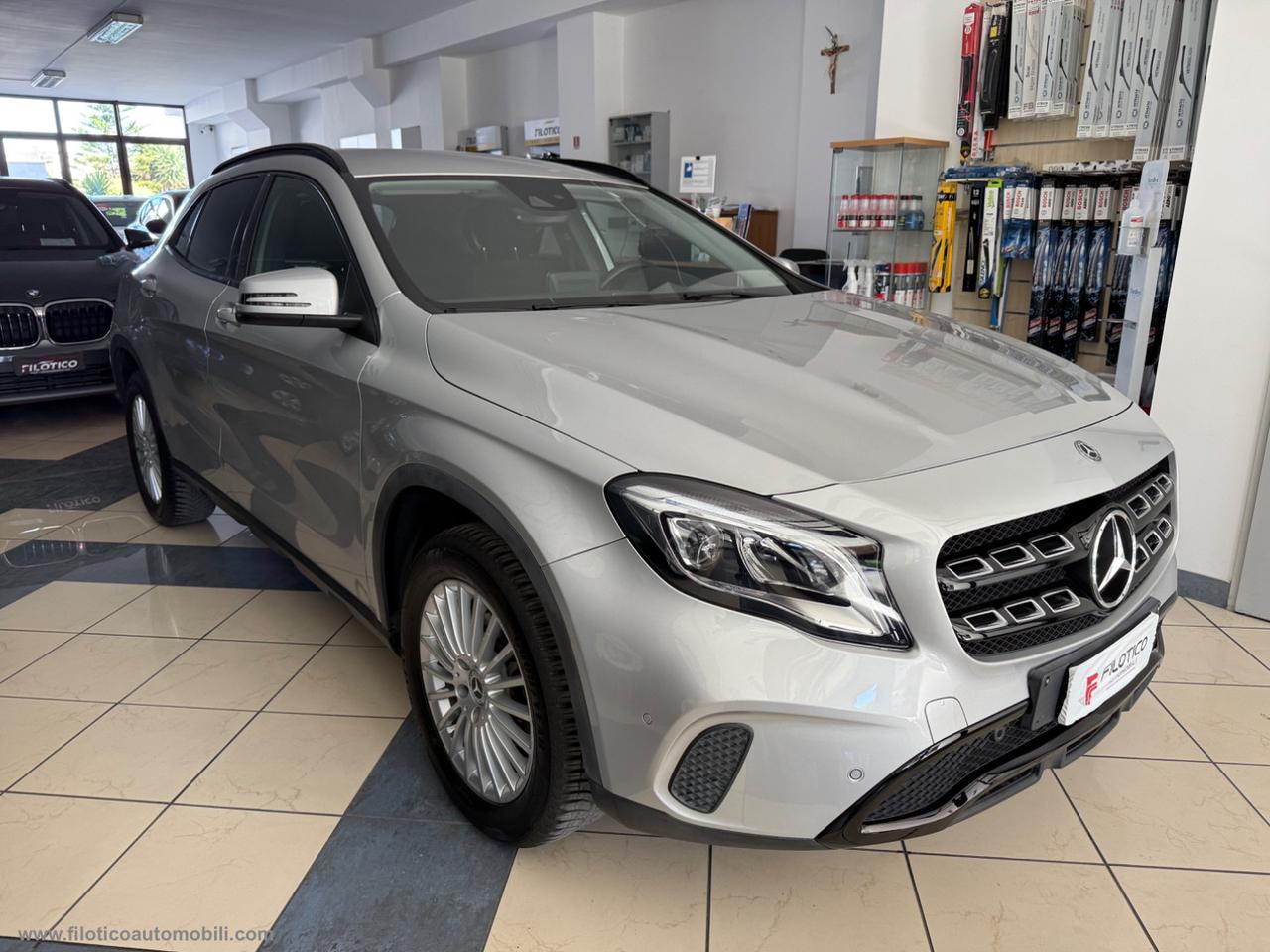MERCEDES-BENZ GLA 180 d Automatic Business FARI LED - PACK SERIE SPECIALE