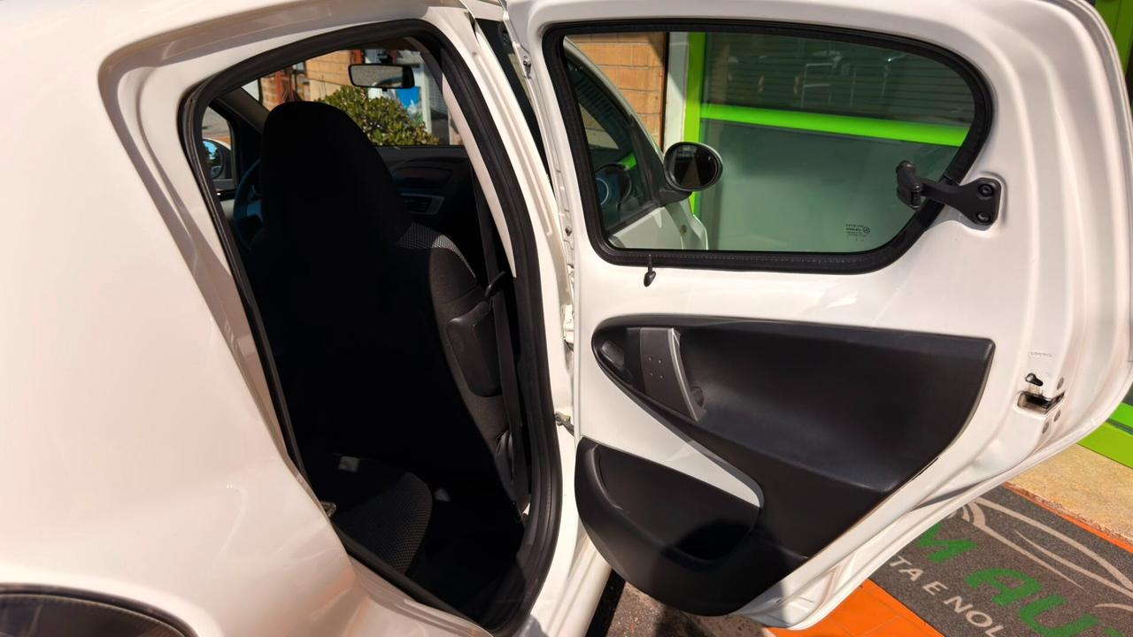 Toyota Aygo 1.0 12V VVT-i 5 porte Lounge Connect MMT