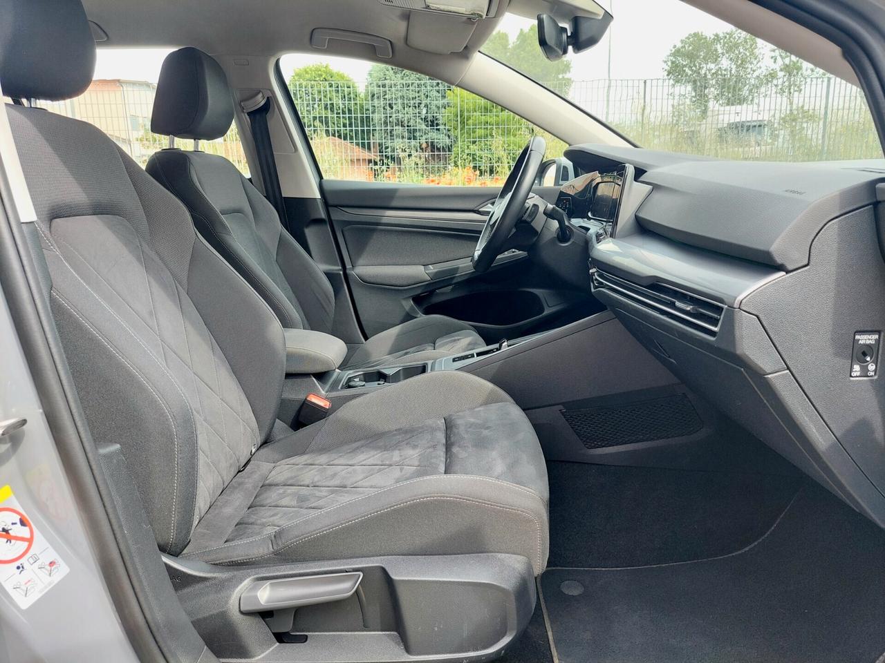 VOLKSWAGEN Golf 1.5 TGI DSG Style - 2020