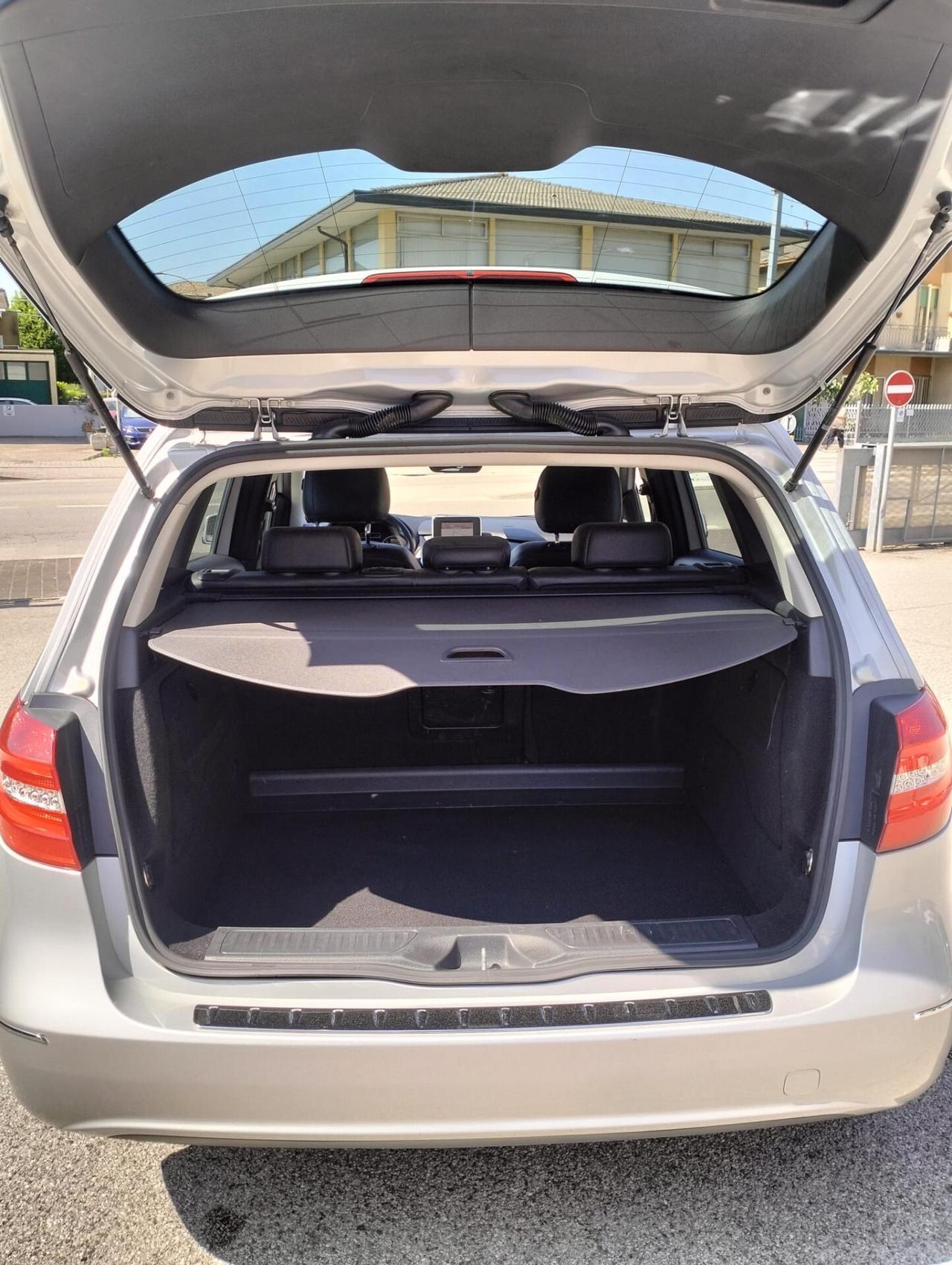Mercedes-benz B 180 Benz Premium