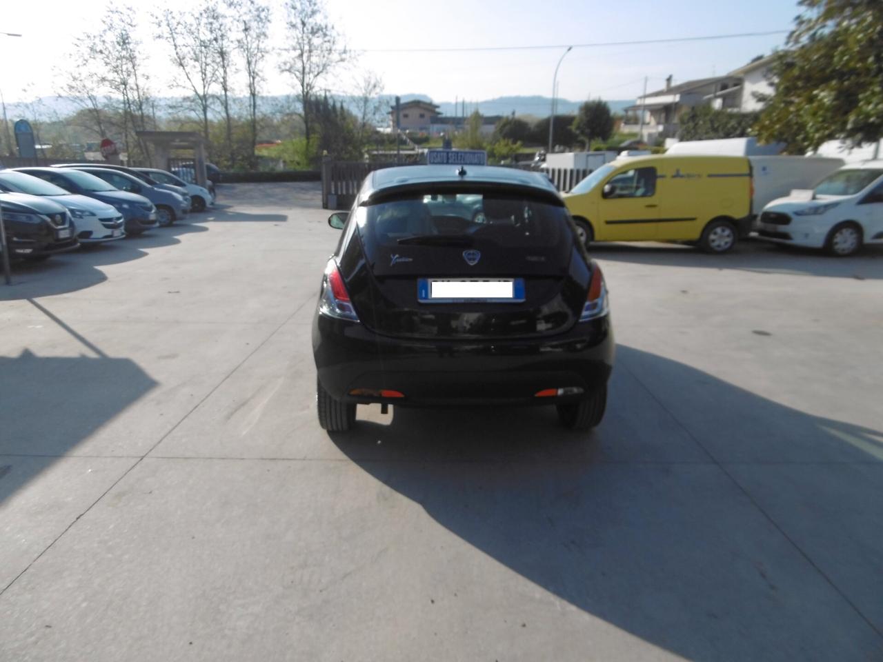 Lancia Ypsilon 1.0 FireFly 5 porte S&S Hybrid Silver