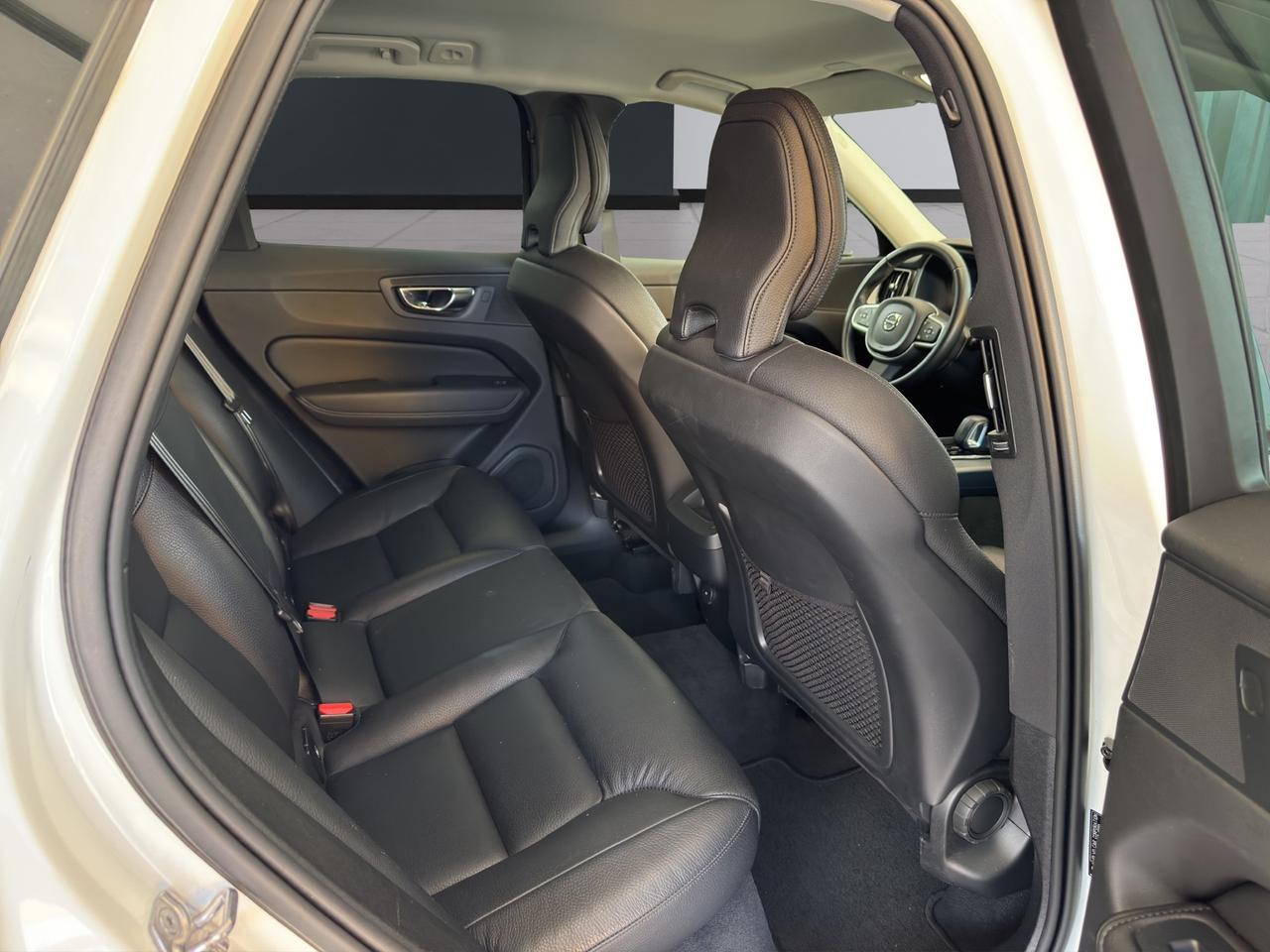 VOLVO XC60 B4 AWD MILD HYBRID MOMENTUM - 2021