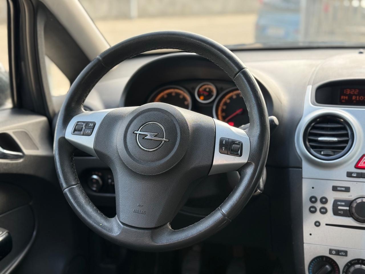 Opel Corsa 1.2 BENZINA POCHI KM 2011 NEOPATENTATI
