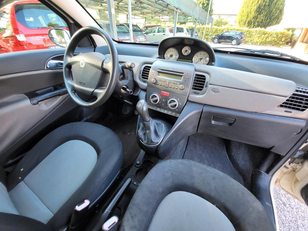 Lancia Ypsilon 1.3 MJT 75 CV Platino