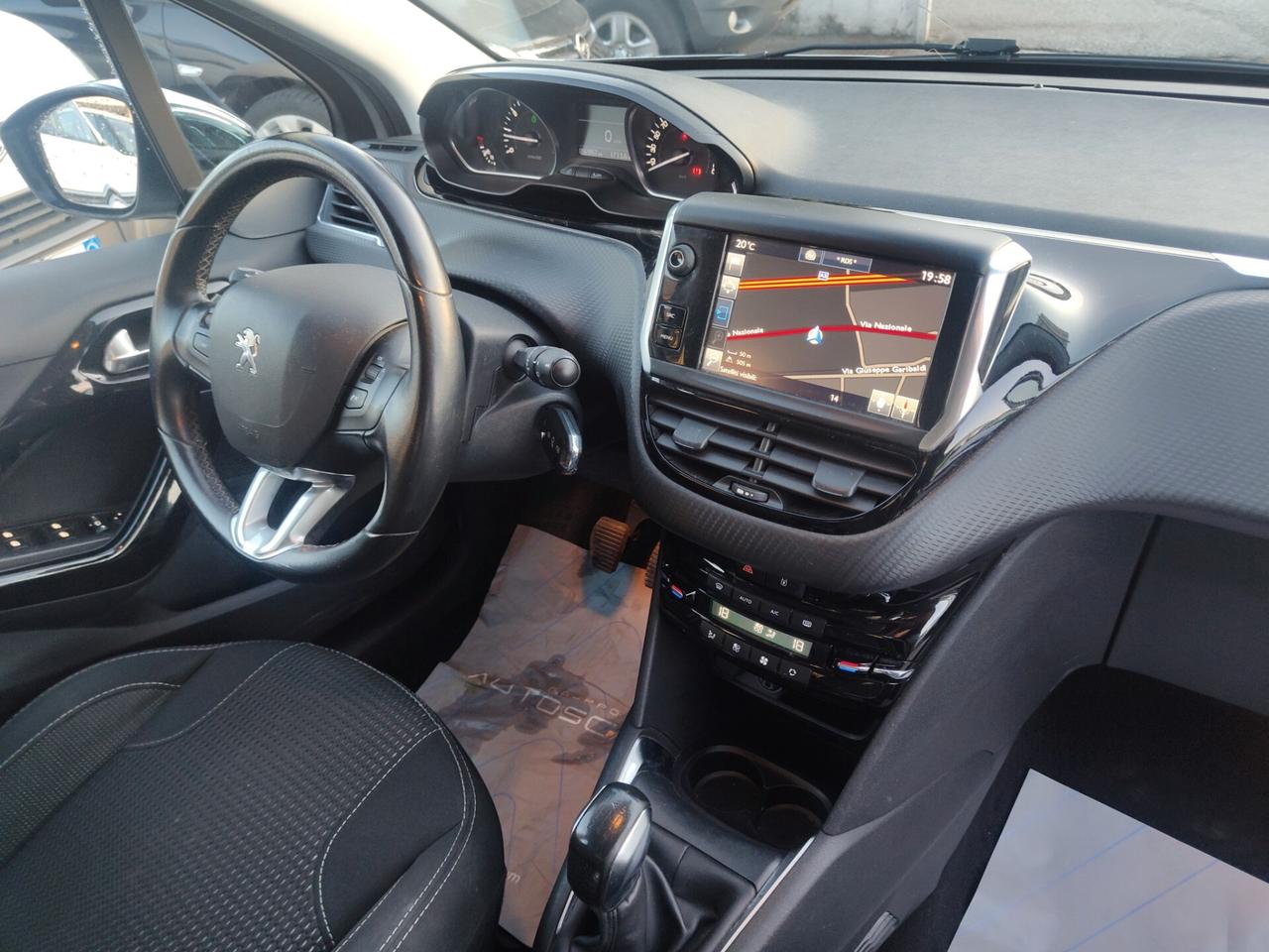 Peugeot 208 PureTech 82 5 porte Allure