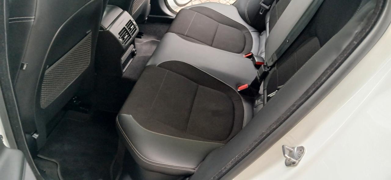 Jaguar XE 2.0 D 180 cv automatica look sportivo