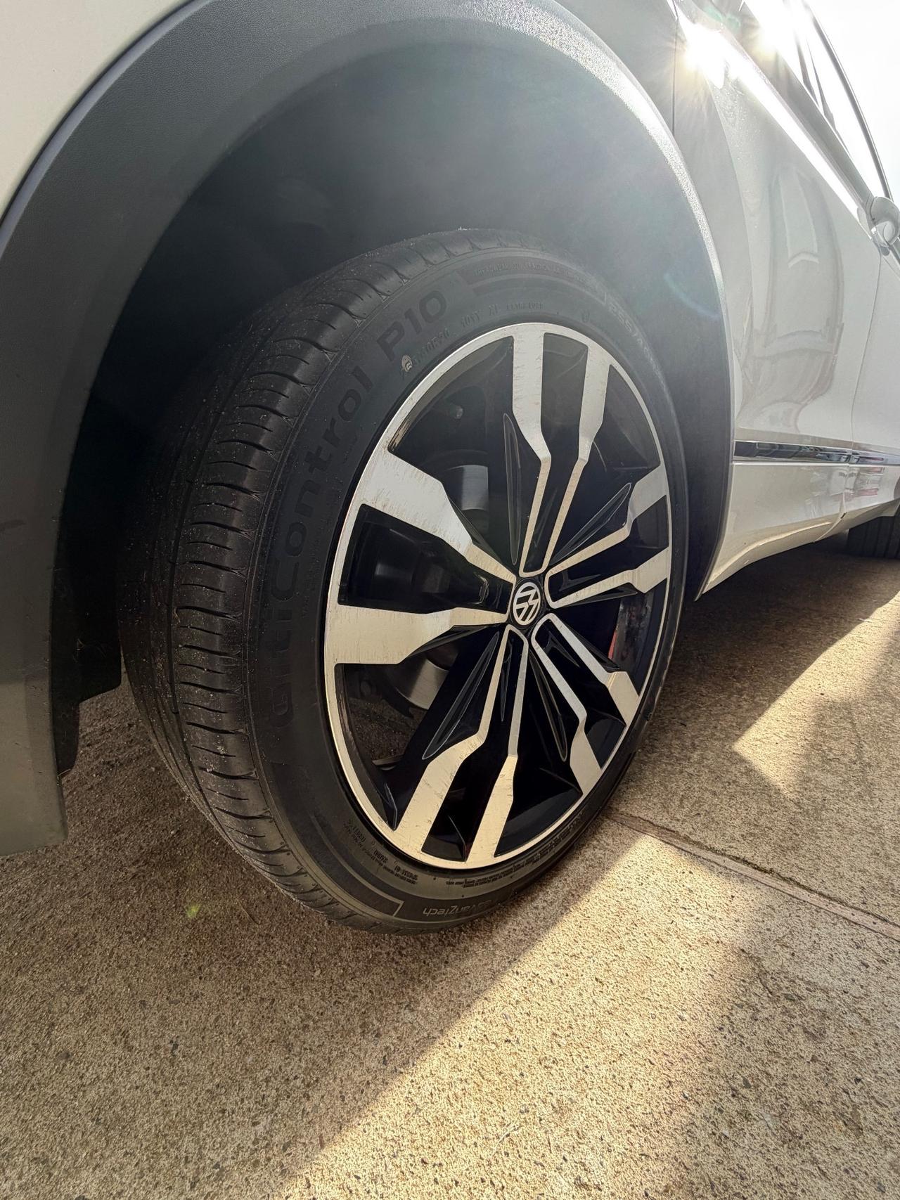 Volkswagen Tiguan 2.0 TDI SCR DSG 4MOTION Sport BMT