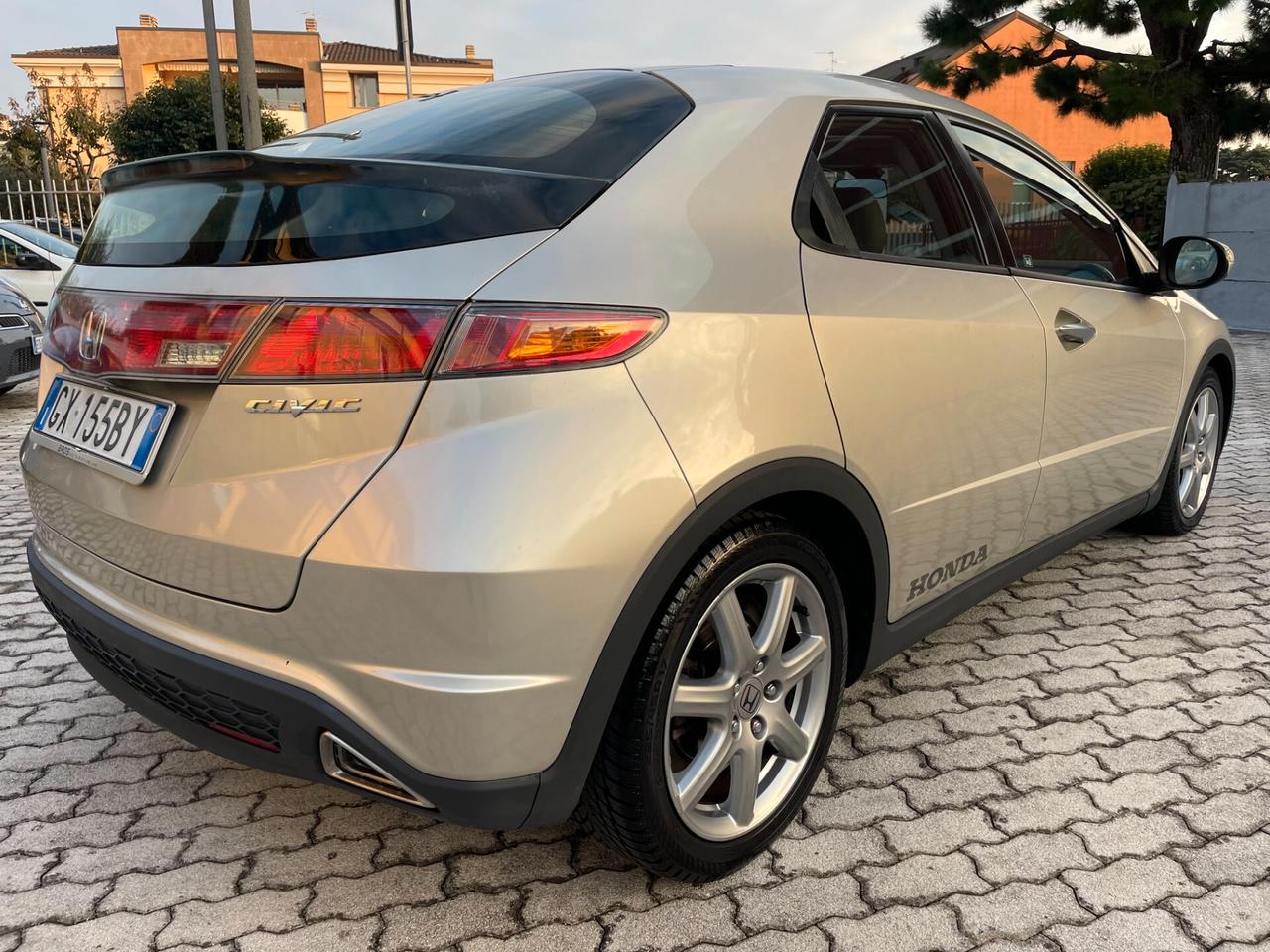 Honda Civic 5p 1.8 i-vtec Exclusive AUTOMATICA NEOPATENTATI