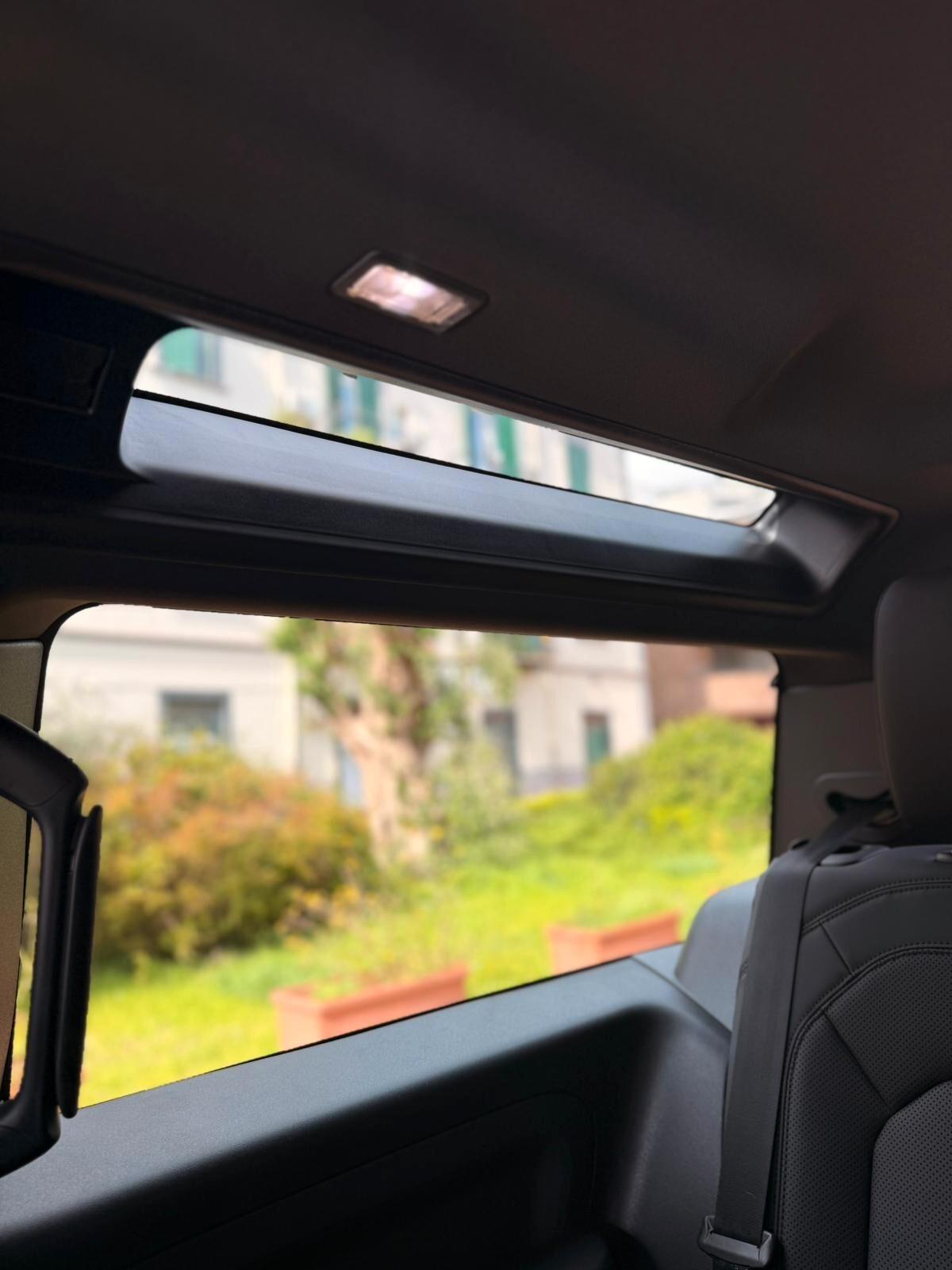 Land Rover Defender 110 2.0 Si4 PHEV 300 CV AWD Auto X-Dynamic SE