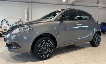 LANCIA YPSILON 1.0 70 CV HYBRID AUTO A NOLEGGIO CON KM ILLIMITATI