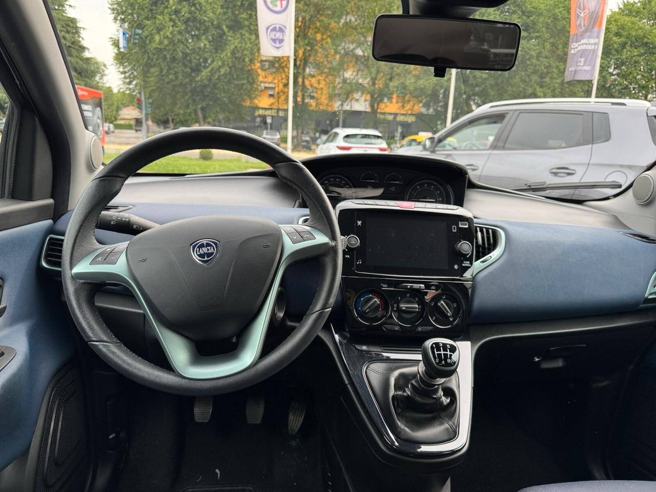 Lancia Ypsilon 1.0 Hybrid Platino