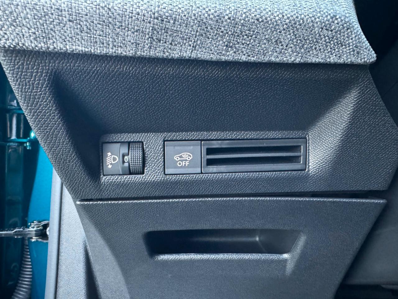 Peugeot New 3008 1.2cc Hybrid 145cv e-DCS6 Allure