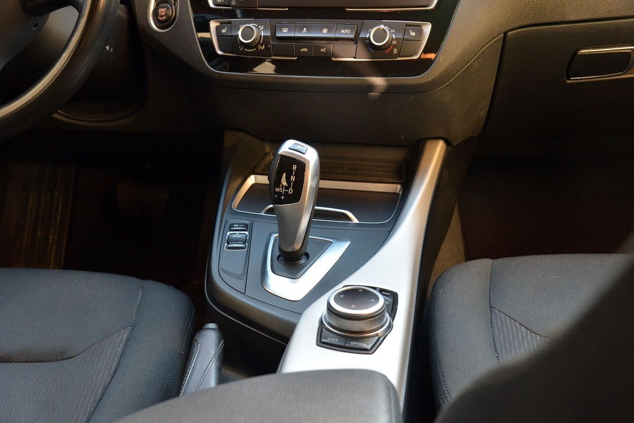 Bmw 118 i 5p. Advantage Steptronic Traz. Posteriore