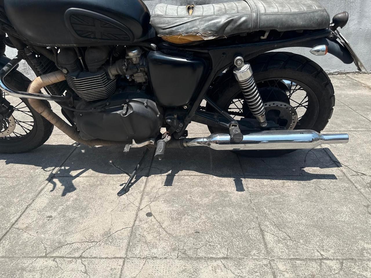 Triumph Bonneville T100 black