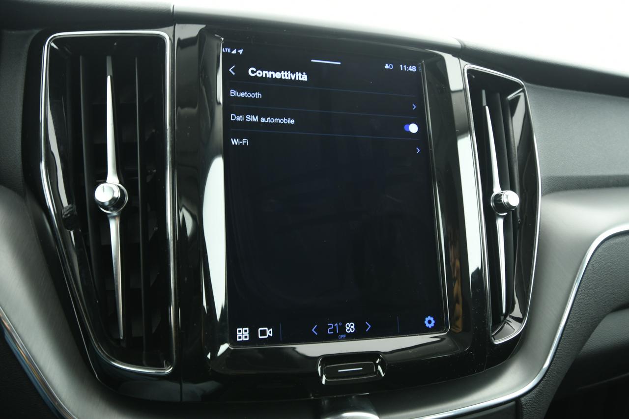 VOLVO XC60 2.0 b4 Momentum awd auto CAMERA+APP CONNECT+FULL LED